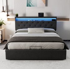 Modernes Polsterbett mit viel