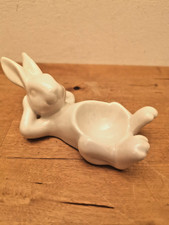 Osterhasen-Eierbecher aus Keramik – liegender Hase