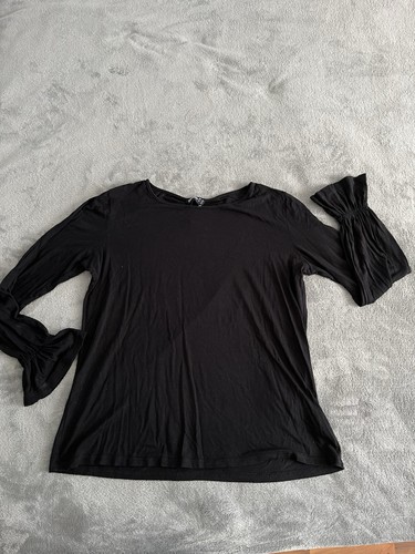 Schwarzes langarmshirt mit - schwarzes,