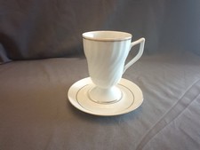 Kakao Tasse mit Untertasse, weiss Goldrand