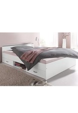 bequemes großes weißes Bett