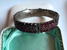 Böhmisch Granat - Armreif  -Bronze um 1900 - Durchmesser  5,5 cm mit Etui