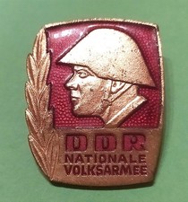 DDR NVA Bestenabzeichen alte Version, Schraubscheibe emailliert 1964-1965