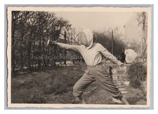 Junge Frau beim Fechten -