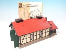 Kibri H0  9438 Lockschuppen zweigleisig mit Bauplan - zwei Türen - fertig gebaut