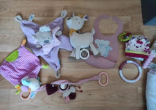 Babyspielzeug Paket Set Spieluhr Kinderwagenkette Lätzchen Mädchen Rassel Buch 