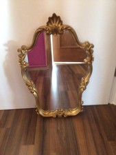 Alter dekorativer  Spiegel