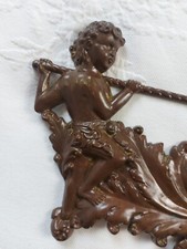 altes Wand Relief "Kind