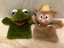 Handpuppe. Muppet Show. Fozzie Bär. Kermit Frosch. Plüschtier.