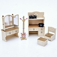 SYLVANIAN FAMILIES Sister's Bedroom FRIESIERTISCH ANRICHTE STUHL HOCKER STÄNDER