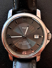 TCM mit Datum sehr schöne Quartz Uhr *LÄUFT*NEUE BATTERIE**TOP ZUSTAND*