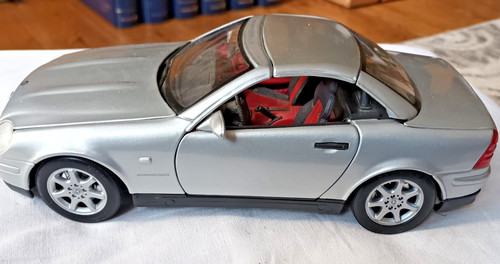 Modellauto maisto mercedes - maisto,