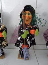 Hexe mit Besenstiel Deko Halloween 35 cm Herbstdeko