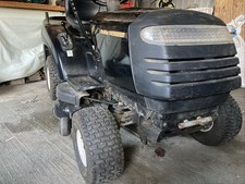 Verkaufe Rasentraktor mit Fangkorb, Motor Siehe Bilder, Schnitt-Breite  ca 90 cm