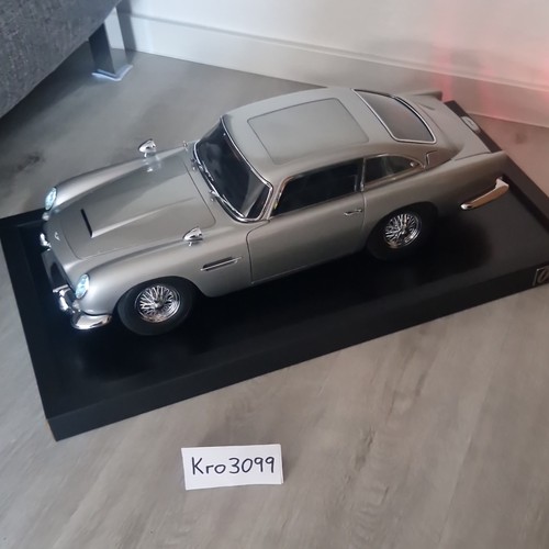 James bond 007 aston martin - bond,
