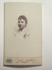 Ystad - Frau im Kleid -