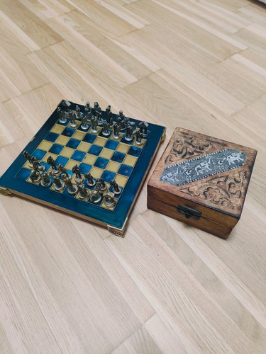 Vintage metall schachspiel mit - vintage,