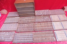 Uhrmacherschrank  mit 14 Fächern voll mit Uhrenzubehör : Zeiger, Unruhewellen ..