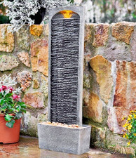 Springbrunnen, Wasserfall, Wasserspiel mit Beleuchtung