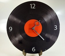 Wanduhr in Form einer