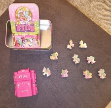 Mini Filly Pferdchen Set mit 9 Figuren Blechdose und "Schloß " für unterwegs.