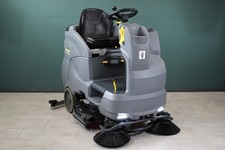 Scheuersaugmaschine Kärcher B150 R D90 Dose Seitenbesen mit neuem Batterietrog