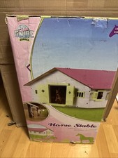 Kids Globe Pferdestall Spielzeug mit 9 Boxen - 1:32, Rosa (610188)