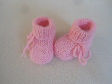 Hübsche flauschige Babyschuhe