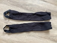 Fußball Zubehör: schwarze Stutzen