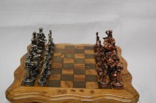 Schachspiel, Brett, Schachtisch mit Zinn Figuren, + kleines Manko