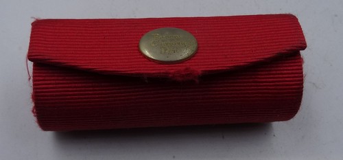 Rotes lippenstiftetui von - lippenstiftetui,