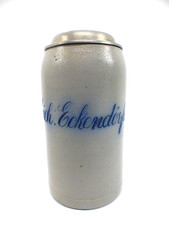 Antiker geritzter Bierkrug