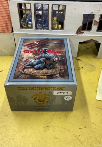 First legion figur beschädigt - first,