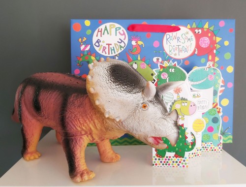 Dinosaurier triceratops happy - dinosaurier,