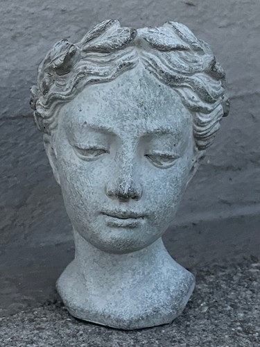 Kleiner frauenkopf - kleiner,
