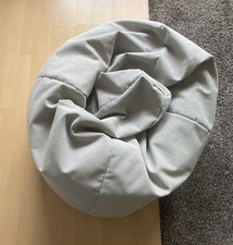 Grauer Sitzsack mit Füllung