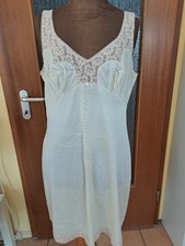 Unterkleid mit floraler Spitze