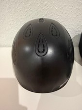 Skihelm von der Marke Alpina