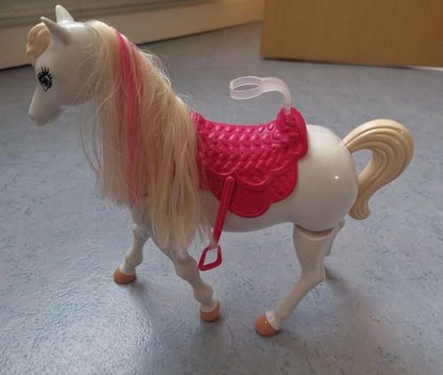 Tolles großes mädchen - mädchen, barbie