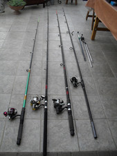 Angelausrüstung 4x Angelrute 4x Angelrolle Angelkasten + Kleinteile - kein Versa