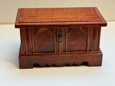 Wäschetruhe Mahagoni – drehbarer Schlüssel – Top Zustand – evtl. Mini Mundus