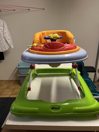 Sehr gut erhaltener gehfrei - gut,