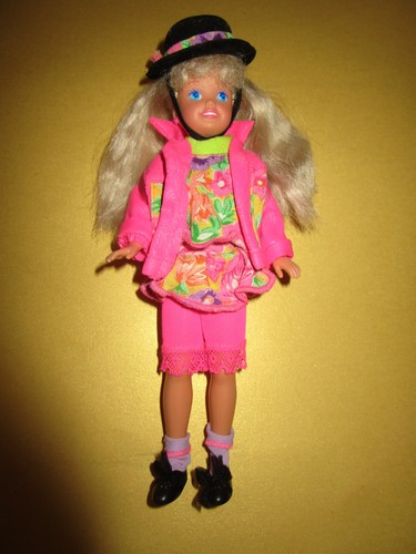 B274 blonde barbie stacie - blonde,