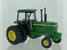 John Deere 4440 2WD mit Zwillingsbereifung Limited Edition Modell von Britains 1