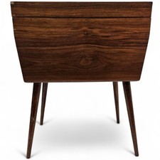 Nähkästchen mit Beinen