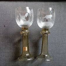 2 Weingläser Theresienthal Jagdmotive Reh und Auerhahn handgeschliffen