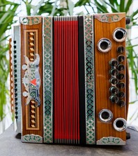 Steirische Harmonika Strasser 3-reihig  G-C-F gebraucht inklusive Koffer.