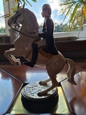 Porzellanfigur eines Reiters auf einem Lipizzaner-Pferd,  von der  Firma Beswick