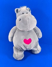 NICI Nilpferd Bud Belly grau Herz pink rosa stehend Plüsch 35 cm groß