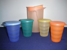 Tupperware Junge Welle  Saftkanne Milchkanne Kanne 1 L + 4 Becher Tassen orange